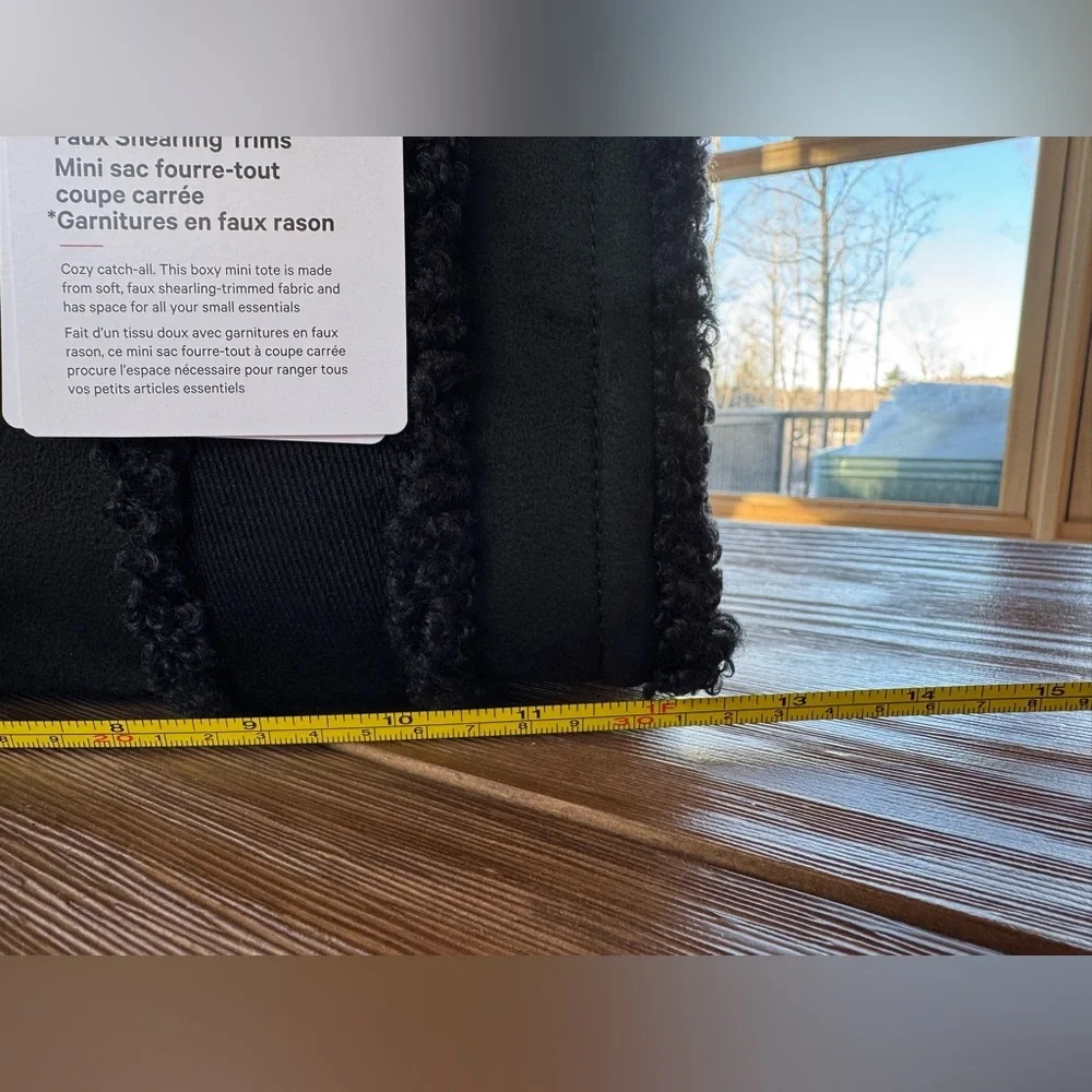 NWT - Lululemon Women’s Black Tote Bag - 4.5L - Faux Shearling Trim - Picture 7 of 7